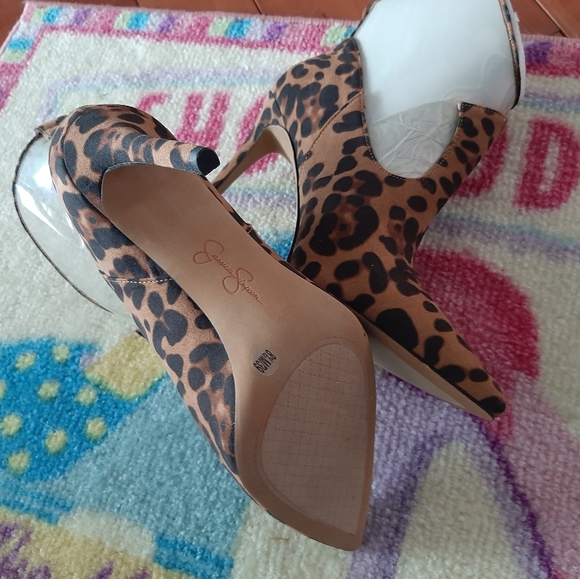 Women Shoes - Picture 2 of 3